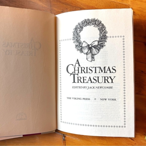 VINTAGE 1982 “A Christmas Treasury” Hardcover Book | Edited by Jack Newcombe - Picture 7 of 16